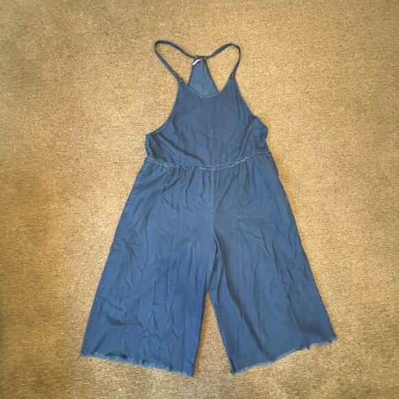 Free People‎ Chambray Jumpsuit L Racerback Wide Leg Cropped Raw Hem Boho - Picture 1 of 11